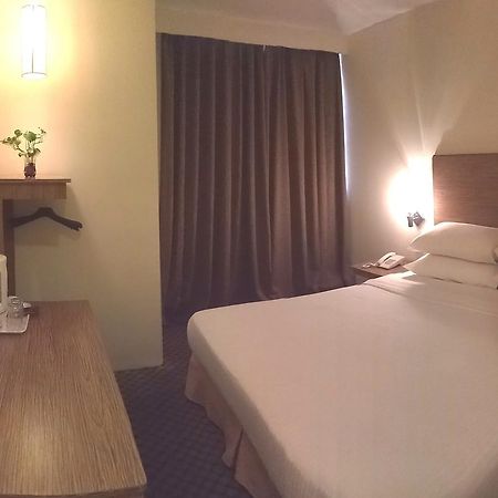 Hotel Sri Sutra - Bandar Sunway 3 Петалинг Джая Екстериор снимка