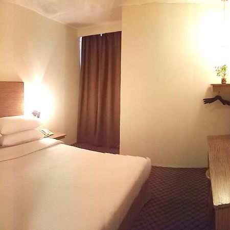 Hotel Sri Sutra - Bandar Sunway 3 Петалинг Джая Екстериор снимка