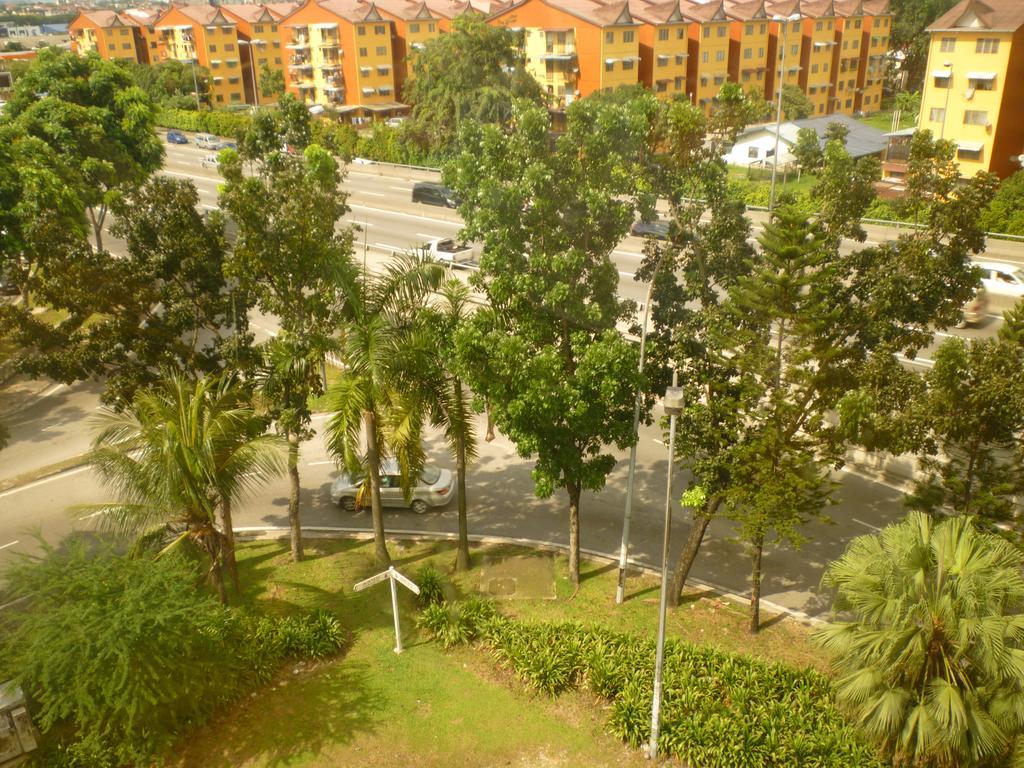 Hotel Sri Sutra - Bandar Sunway 3 Петалинг Джая Екстериор снимка