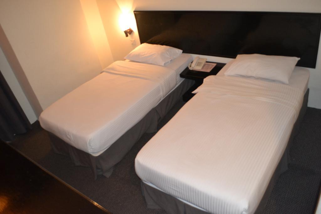 Hotel Sri Sutra - Bandar Sunway 3 Петалинг Джая Екстериор снимка