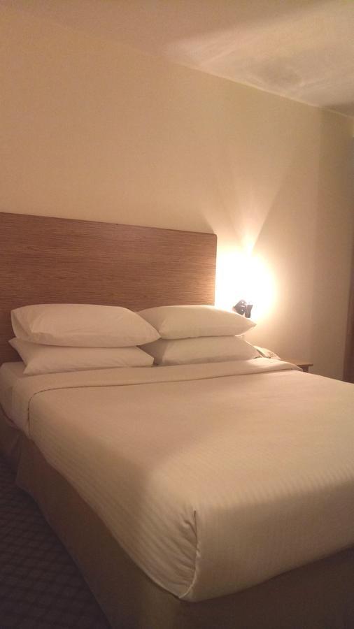 Hotel Sri Sutra - Bandar Sunway 3 Петалинг Джая Екстериор снимка