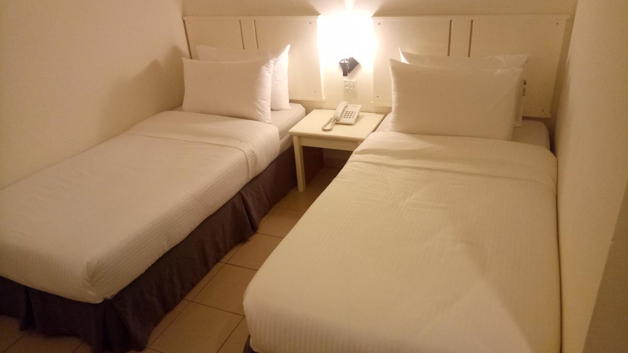 Hotel Sri Sutra - Bandar Sunway 3 Петалинг Джая Екстериор снимка