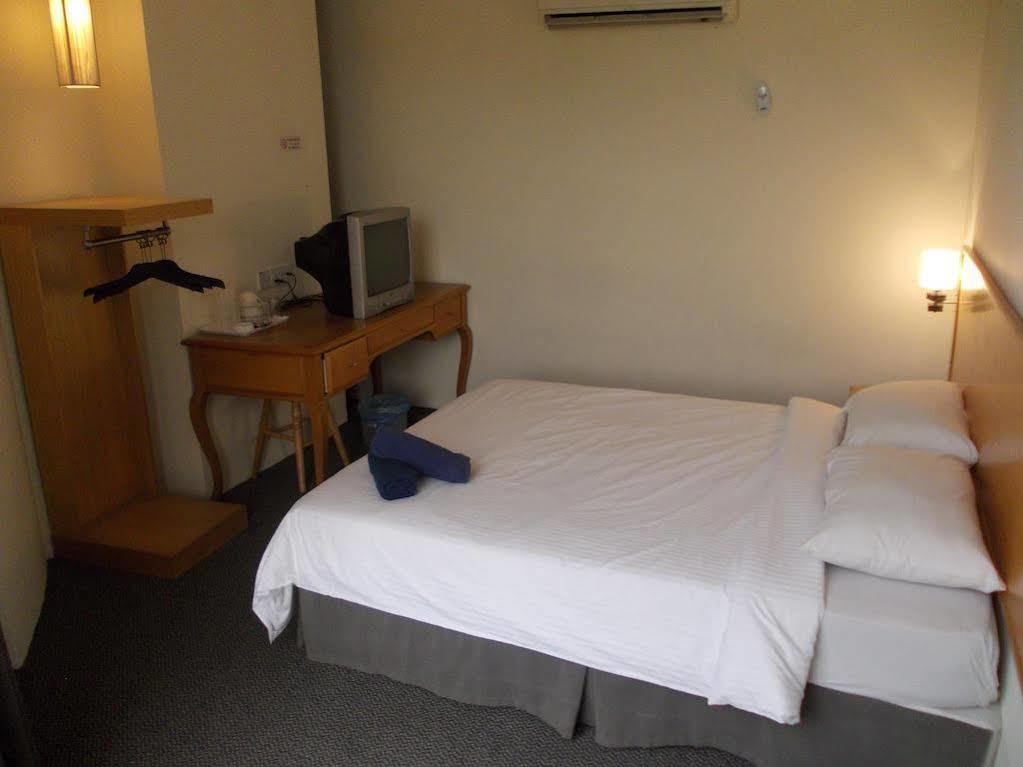 Hotel Sri Sutra - Bandar Sunway 3 Петалинг Джая Екстериор снимка