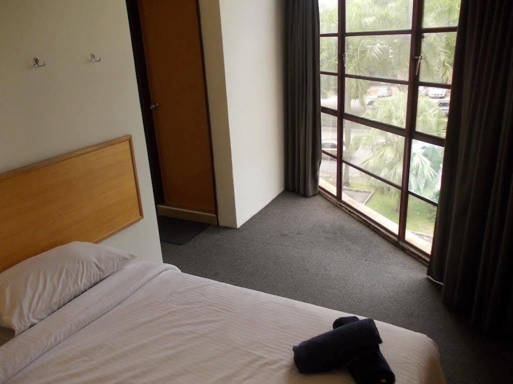 Hotel Sri Sutra - Bandar Sunway 3 Петалинг Джая Екстериор снимка