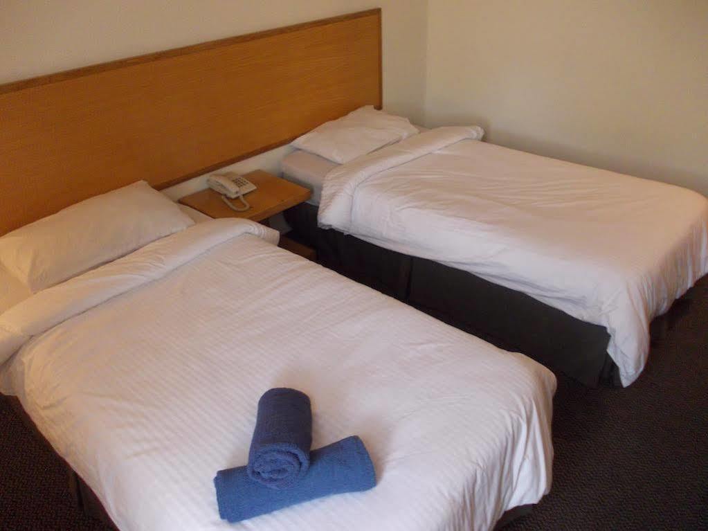 Hotel Sri Sutra - Bandar Sunway 3 Петалинг Джая Екстериор снимка